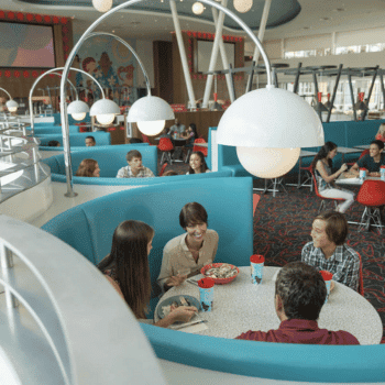 🏖️ Cabana Bay Beach Resort Review with Volcano Bay View – A Fantastic Family Hotel 24 Guests dining in teal booths at a retro-themed restaurant inside Cabana Bay Beach Resort
