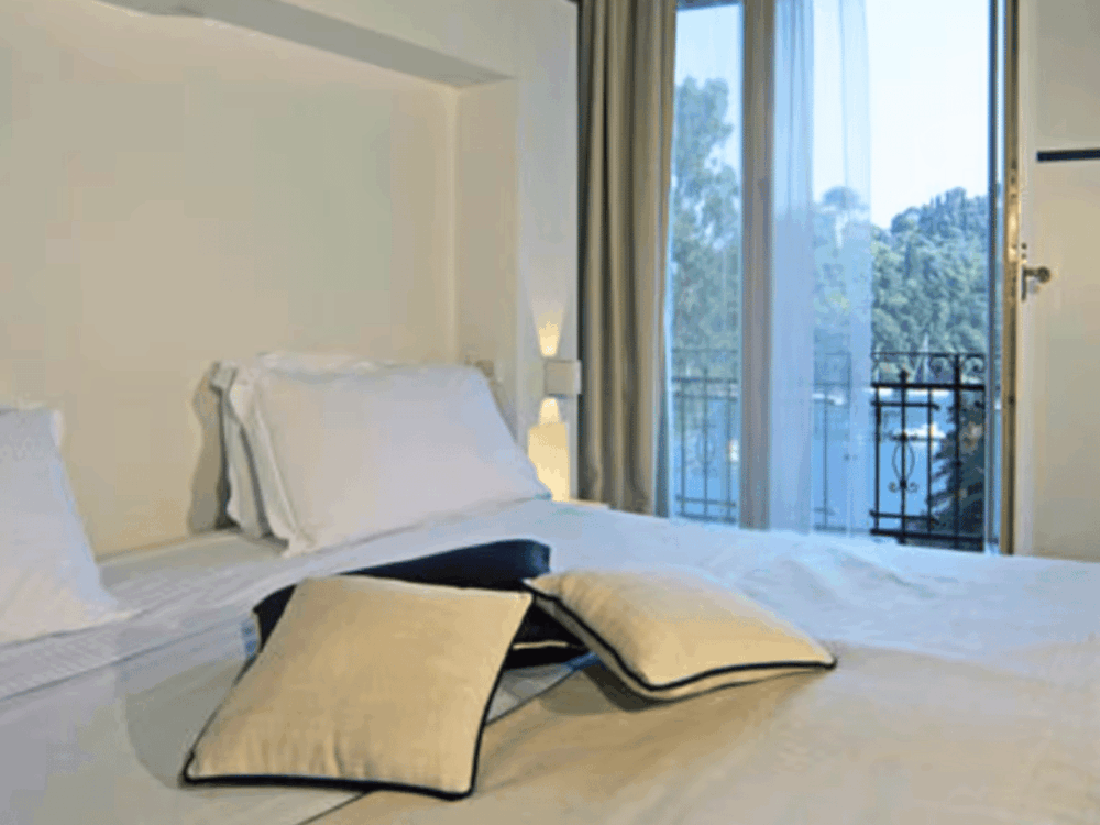 Modern double room with balcony and tree views at Hotel Piccolo, Portofino