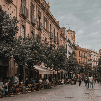 ✈️ Flight Search and Travel Deals All in One Place – Compare, Save, Go! 11 March – Seville, Spain – Photo by Alberto Frías on Unsplash