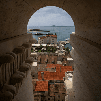 ✈️ Flight Search and Travel Deals All in One Place – Compare, Save, Go! 5 September – Split, Croatia – Photo by mana5280 on Unsplash