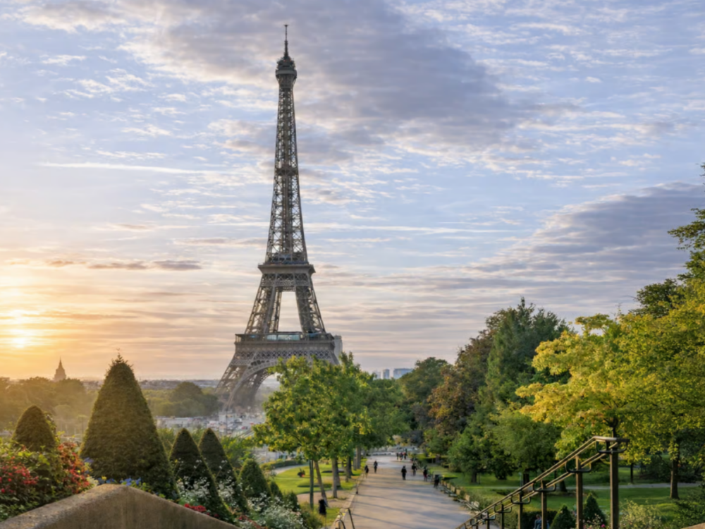 12 Memorable Skylines & Iconic Buildings Around the World