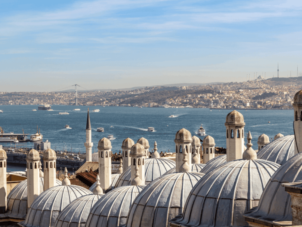 12 Memorable Skylines & Iconic Buildings Around the World